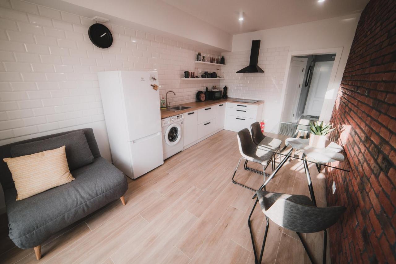 Apart-Hotel Kostjukowski Apartments Nizhynska 17 إلفيف المظهر الخارجي الصورة