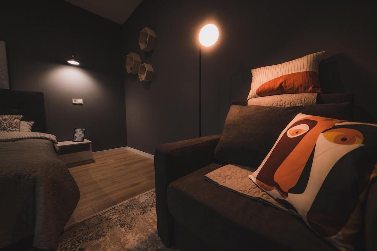 Apart-Hotel Kostjukowski Apartments Nizhynska 17 إلفيف المظهر الخارجي الصورة