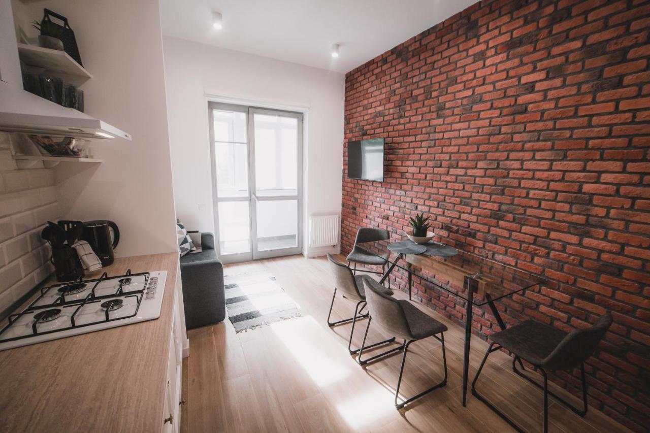Apart-Hotel Kostjukowski Apartments Nizhynska 17 إلفيف المظهر الخارجي الصورة