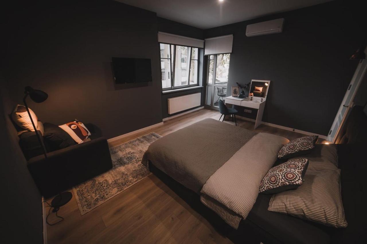 Apart-Hotel Kostjukowski Apartments Nizhynska 17 إلفيف المظهر الخارجي الصورة