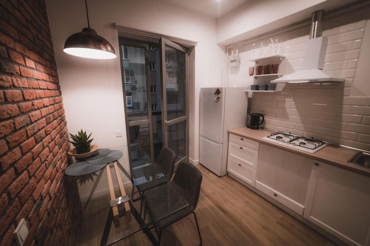 Apart-Hotel Kostjukowski Apartments Nizhynska 17 إلفيف المظهر الخارجي الصورة