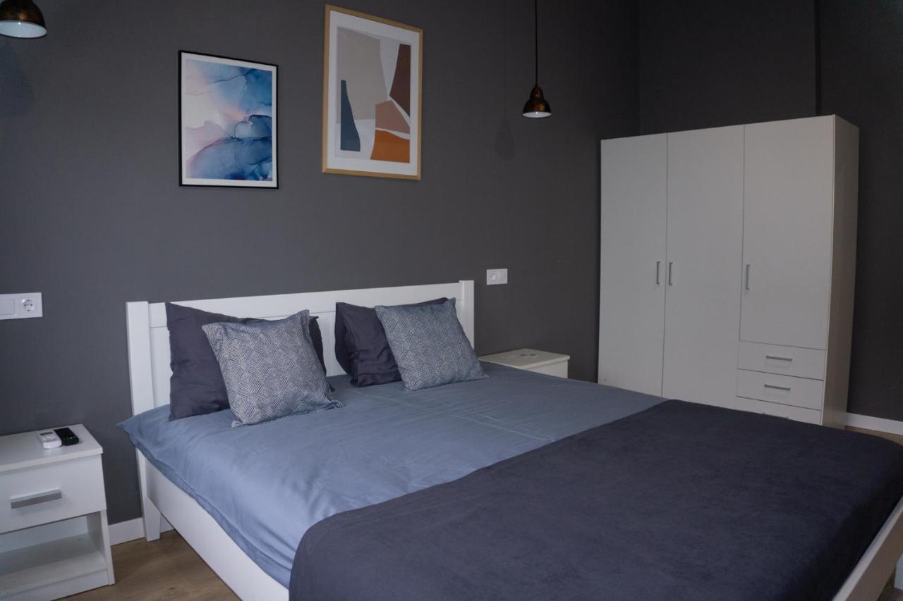 Apart-Hotel Kostjukowski Apartments Nizhynska 17 إلفيف المظهر الخارجي الصورة
