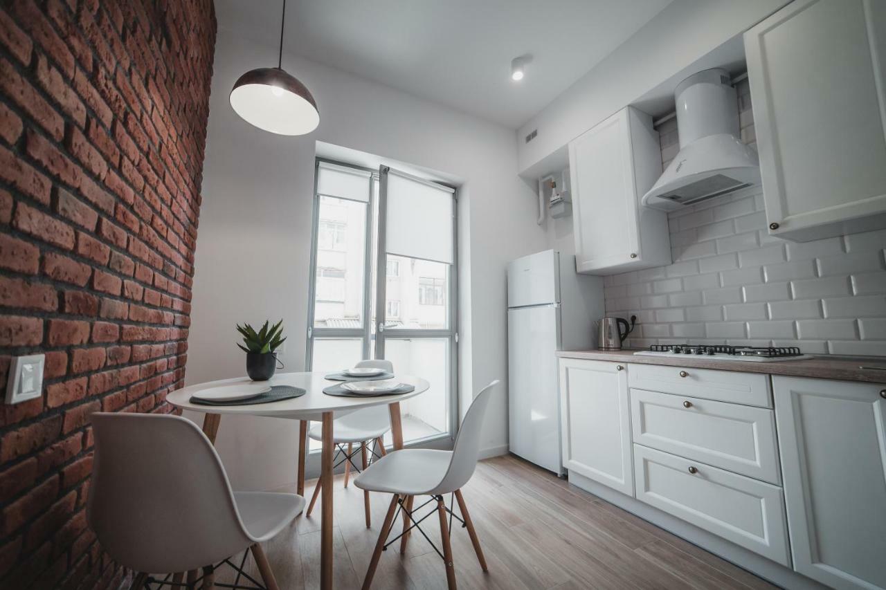 Apart-Hotel Kostjukowski Apartments Nizhynska 17 إلفيف المظهر الخارجي الصورة